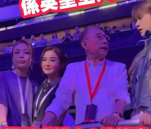 锋的演唱会还是变成了与王菲的恩爱秀场麻将胡了试玩平台尽管英皇全员捧场谢霆(图2)